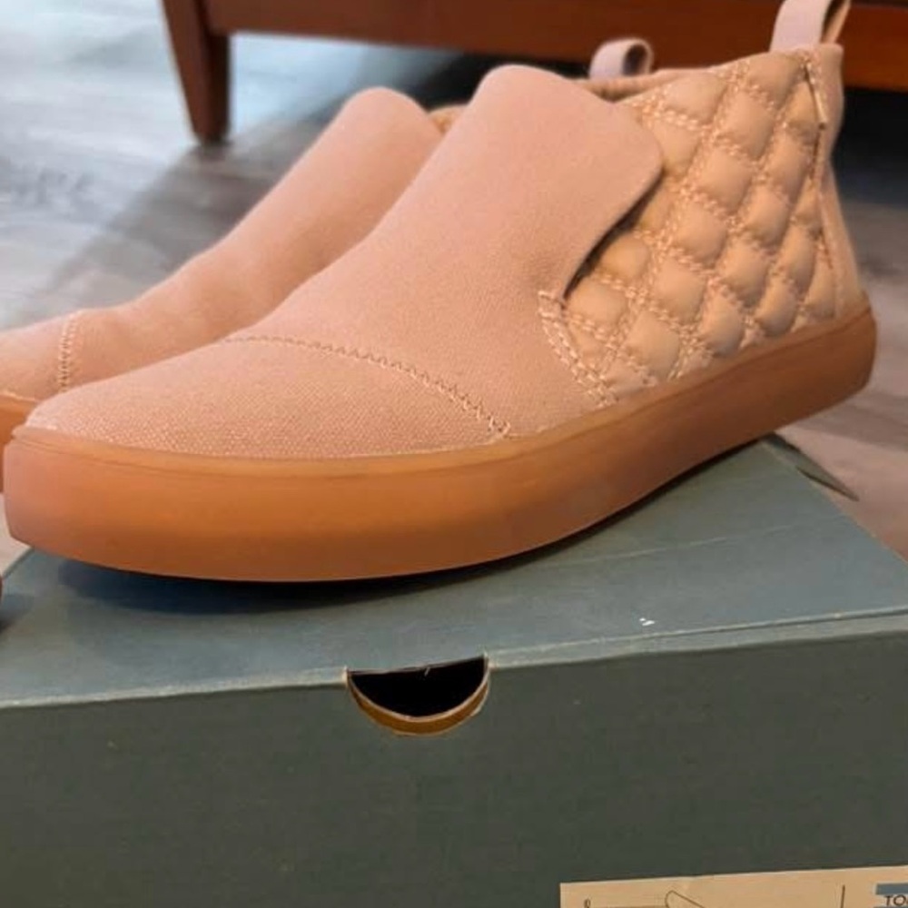 Tom’s shoes